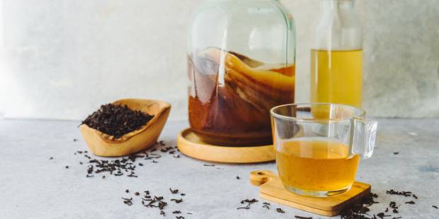 Healthy homemade fermented raw kombucha tea, with natural probiotic characteristics.
